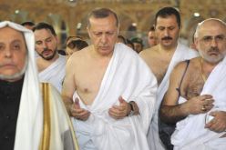 صور.. أردوغان يؤدي مناسك العمرة