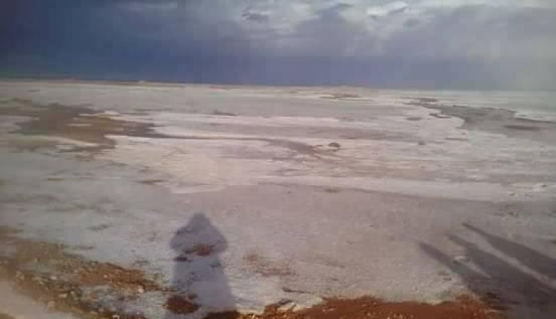 بالصور تساقط كميات من البرد في عين صالح بأقصى الجنوب الجزائري