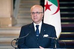 الجزائر تعيد إلى أرض الوطن عائلات الدبلوماسيين الجزائريين المختطفين بمالي