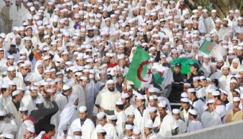 الإباضيون يشيعون جنازة الفقيدين كروشي وزايط