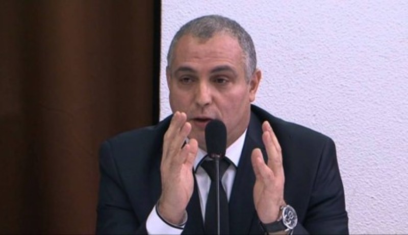 وزير السياحة يسلم قرارات منح مساعدات مباشرة لحرفيين بالبويرة