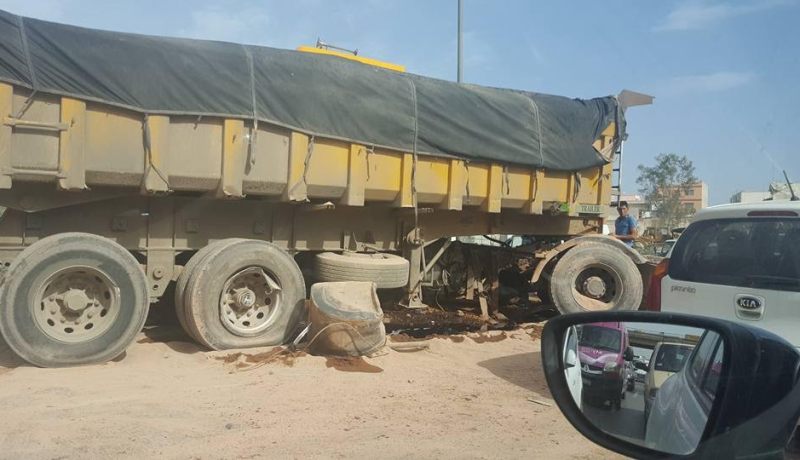 بالصور حادث مرور في بئر توتة يشل حركة السير باتجاه العاصمة