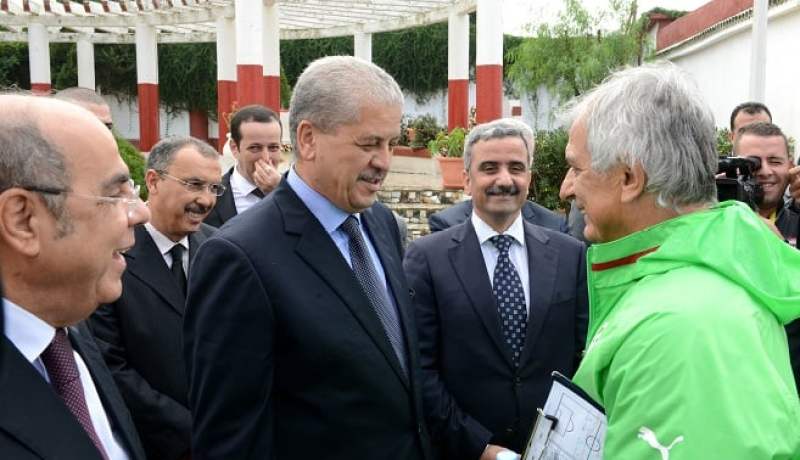 عبد المالك سلال يقوم بزيارة للخضر بسيدي موسى