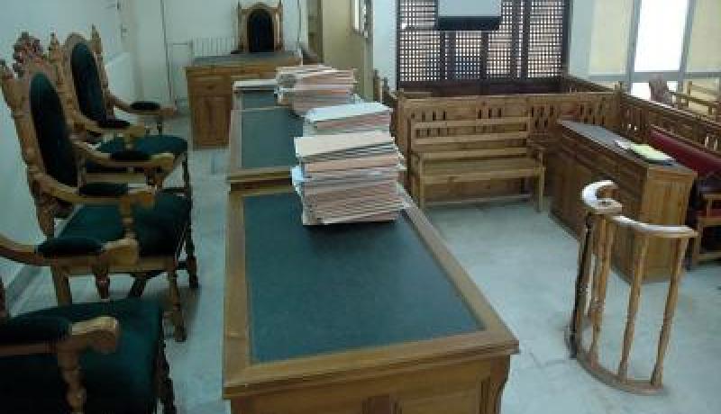 طالبـــة تسـرق مجوهــــرات مـن والـدتــهــــا و65 ملــيــونا وتســلـمـهـا لزمـلائهـا في جـامـعـة باب الــزوار