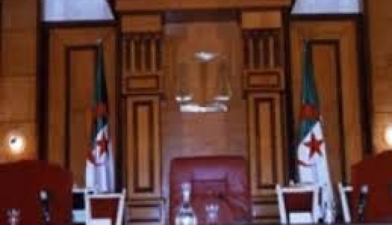 حـبس موظفين بمصلحـة البيـع ببلـدية الحـراش وتاجـر لتـزويـرهـم وثائـق سيارات مؤجــّرة