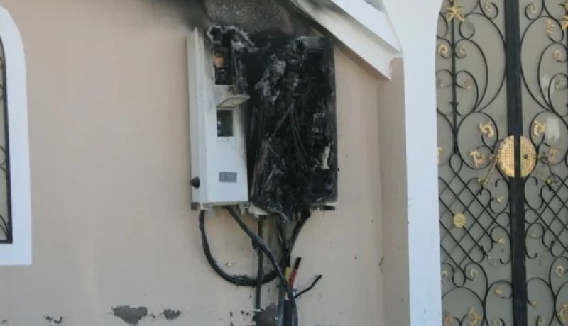 ربط كهربائي غير قانوني أدى إلى حريق  العداد الكهربائي بسعيد حمدين
