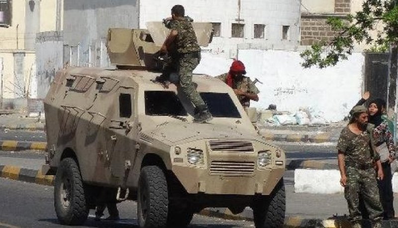 الجيش اليمني يقتل خمسة عناصر من القاعدة تنكروا بزي نساء