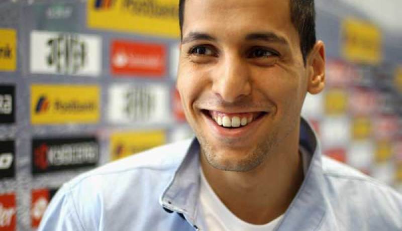 الجزائري مطمور يصعد إلى الدرجة الأولى مع فريقه انتريخت فرانكفورت