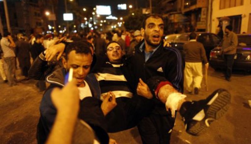 اصابة أكثر من 200 شخص في الاشتباكات بالقاهرة.. وانباء عن سقوط قتيلين