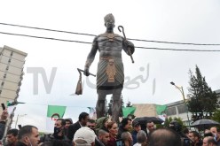 فيديو وصور.. تنصيب تمثال الملك شيشناق في تيزي وزو بمناسبة “يناير”