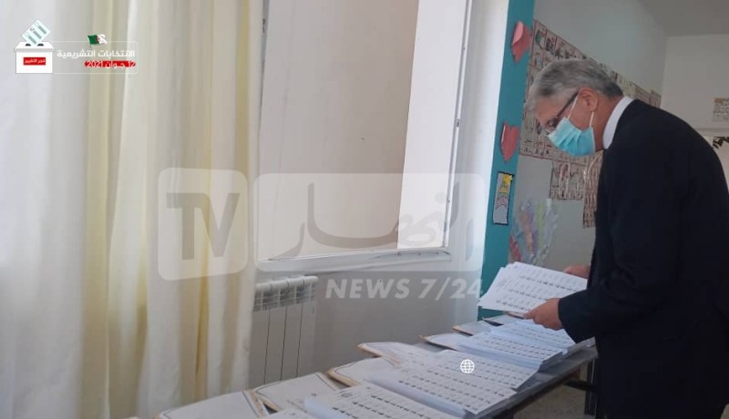 وزير السياحة يدلي بصوته في الإنتخابات التشريعية