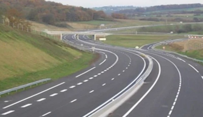 شيعلي يشرف بسكيكدة على فتح مقطع جديد من الطريق السيار بطول 16 كلم