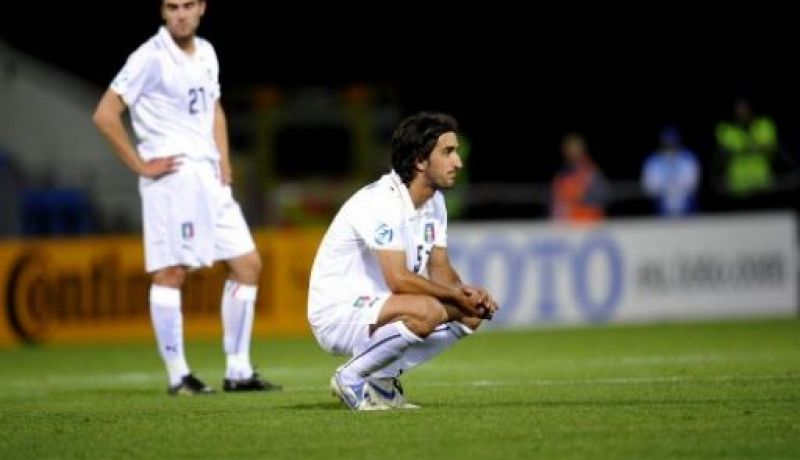 وفاة اللاعب موروسيني بعد سقوطه في مباراة فريقه ليفورنو مع بيسكارا