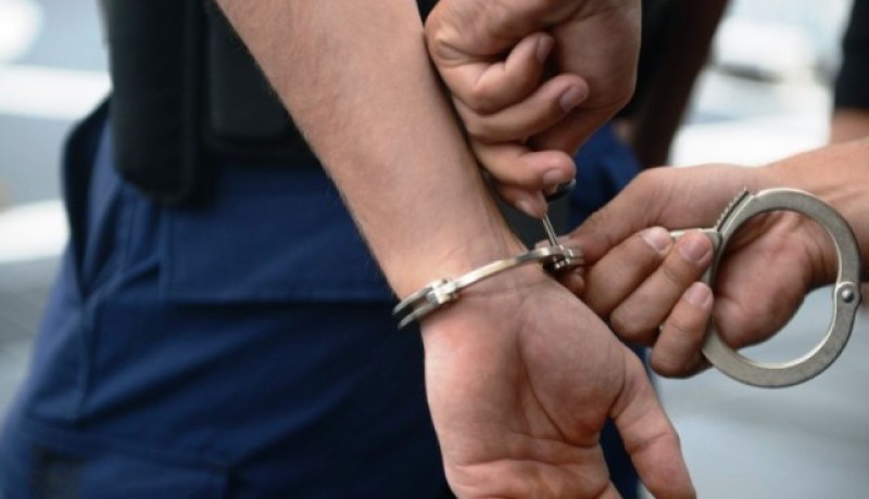طاكسيور مزيف وشريكه يحولان فتاتين ويعتديان جنسيا على إحداهن بوهران