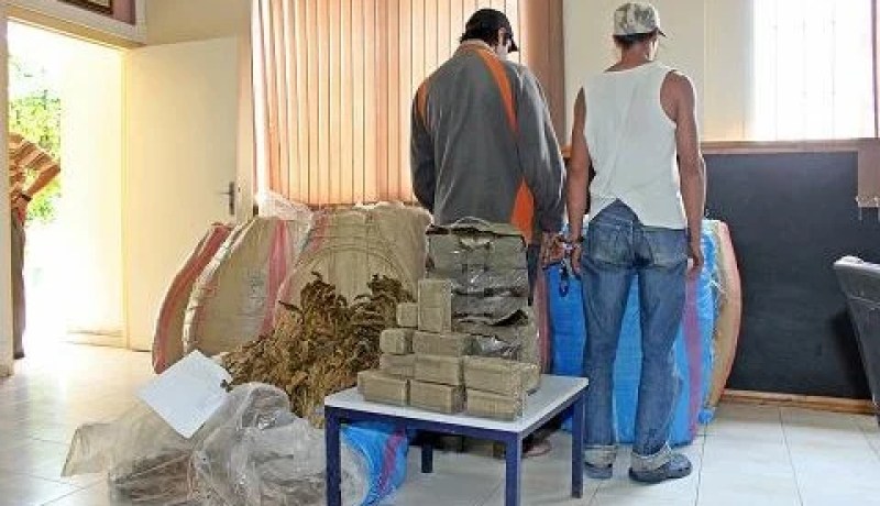 توقيف شخصين وحجز أزيد من 10 كلغ من المخدرات ببوقيراط في مستغانم