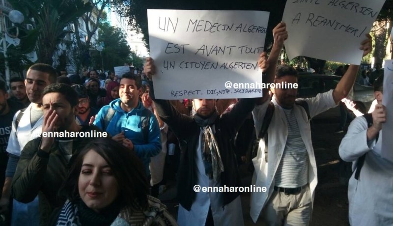 الأطباء المقيمون في وقفة إحتجاجية بمستشفى مصطفى باشا