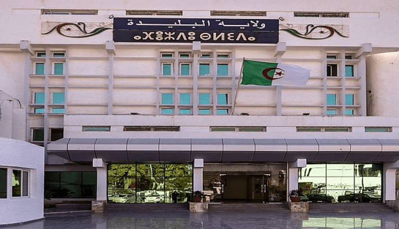 والي البليدة يقرار تمديد الحجر إلى غاية العاشرة مساء وغلق محلات إلى التاسعة