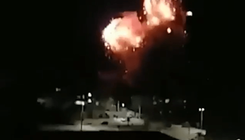 بالصور.. الطيران الإسرائيلي يقصف مبنى قناة الأقصى الفضائية في غزة