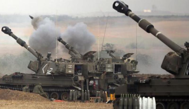 الاحتلال يزعم اطلاق صاروخ من غزة ويرد بقصفه