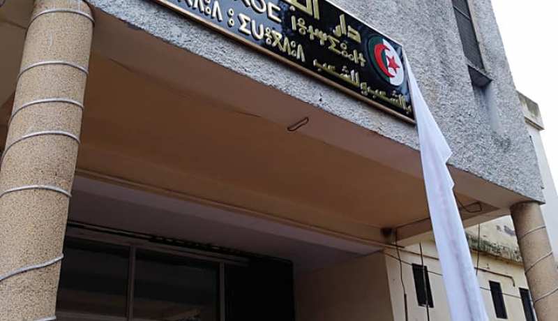 مير أحمر العين بتيبازة يصف خصومه بـ”الكلاب” ويستفز سكان المدينة