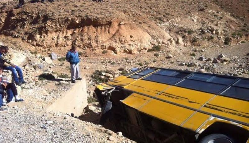 إصابة 22 تلميذا إثرانحراف حافلة للنقل المدرسي في عين أزال بسطيف