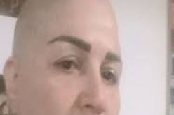 الهام شاهين تحلق شعرها تماما