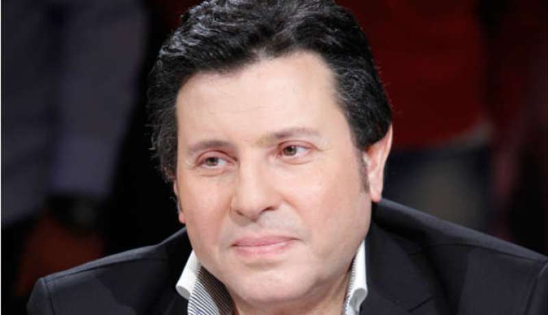 استقالة الفنّان هاني شاكر من منصب نقيب الموسيقيين بسبب الإهانات