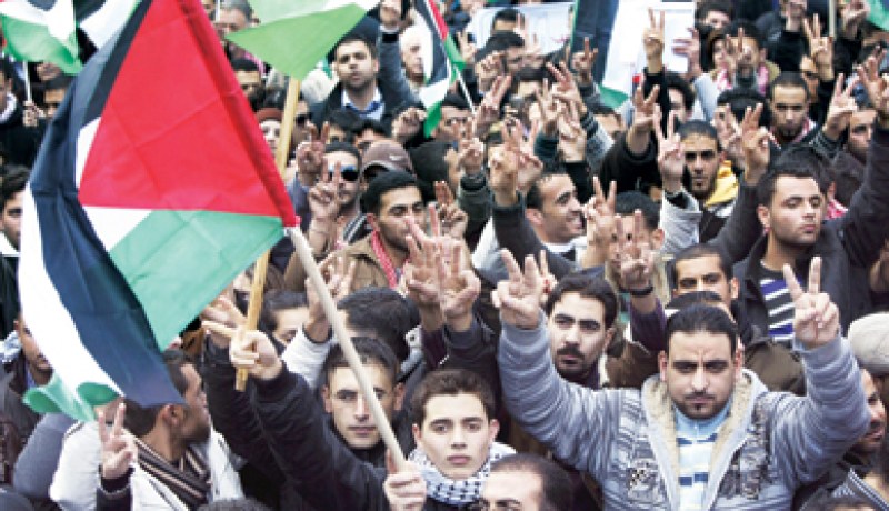 مظاهرة في رام الله تطالب بإلغاء أي لقاء بين مسؤول فلسطينى مع موفاز