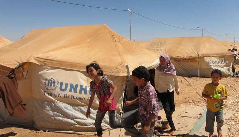 انشاء مدرسة قرب مدينة تركية على الحدود مع سوريا لتعليم الاطفال اللاجئين