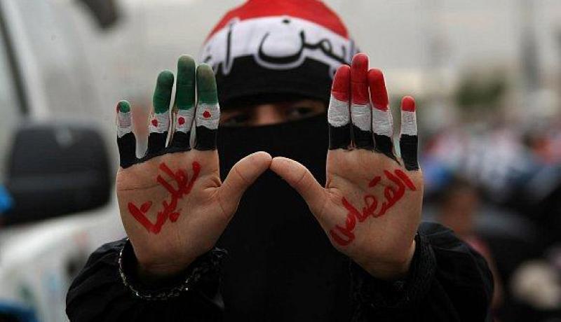 متظاهرون يحتشدون أمام منزل الرئيس اليمني للطالبة بتمثيلهم في مؤتمر الحوار الوطني