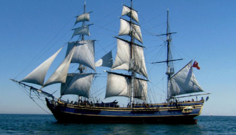 سفينة برتغالية تغادر ميناء جن جن بعد 3 سنوات من الحجز التحفظي بجيجل