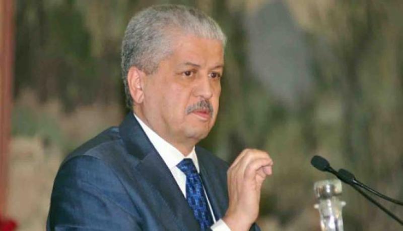 سلال يؤكد أن السلطات العمومية حريصة على تسريع انجاز مشروع ربط ميناء جنجن بالطريق السيار