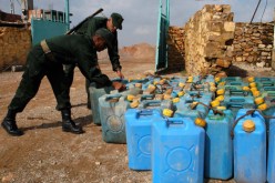 الجيش يوقف مهربين اثنين ويحجز شاحنتين معبأتين بـ25000 لتر من الوقود بتندوف