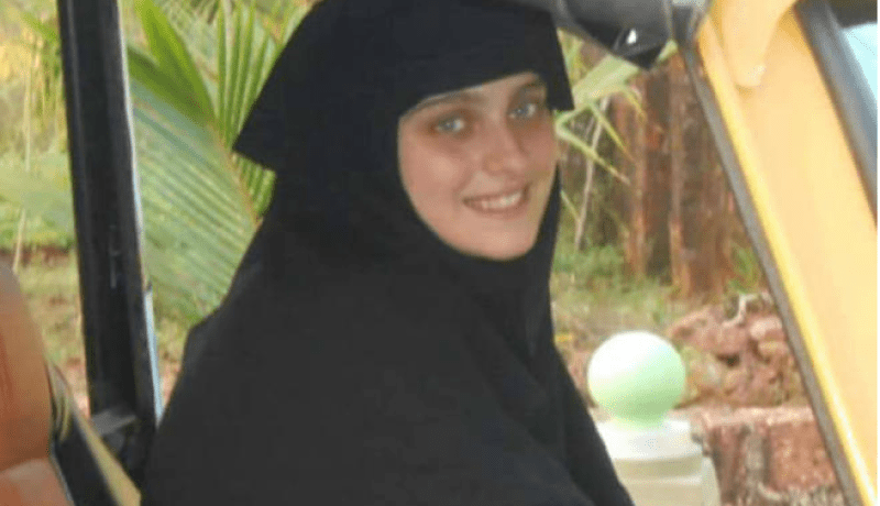 إيطالية ابنة سياسي بارز تعتنق الإسلام وتغيّر اسمها