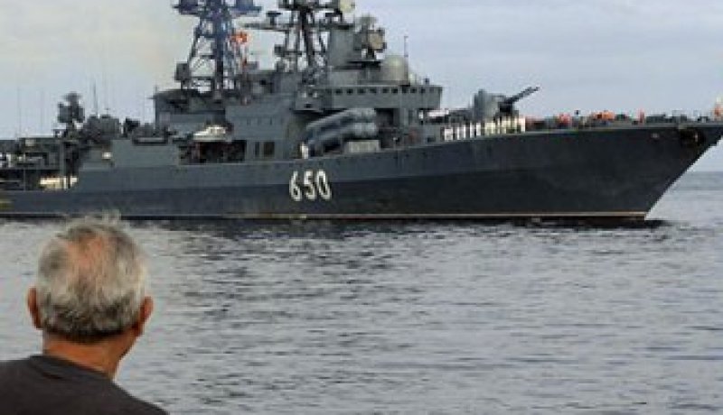 الولايات المتحدة تسلم العراق سفينتي دعم