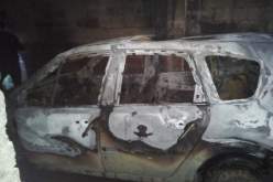 البويرة.. نشوب حريق مهول داخل مستودع سيارات