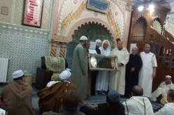 فرنسي يعلن دخوله الإسلام بعد صلاة الجمعة بالشلف..والوالي يكرمه