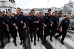 وقفات تضامنية لاعوان حفظ الأمن بقسنطينة وخنشلة ووهران مع زملائهم بغرداية والعاصمة