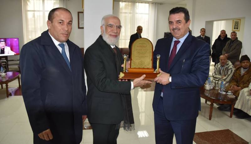 بالصور..والي قالمة يكرم الداعية المصري عمر عبد الكافي