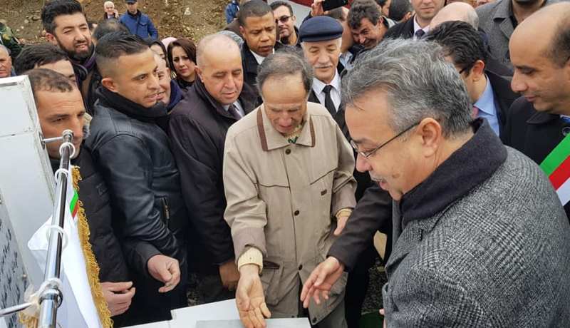 بالصور..طمار يضع حجر الأساس لإنجاز 3500 سكن بتيزي وزو