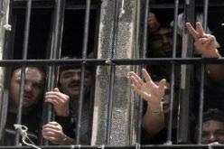 نحو 24 أسيرا فلسطينيا مريضا سيشرعون غدا في إضراب عن الطعام