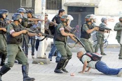 منظمات حقوقية تنتقد قرار فنزويلا السماح باستخدام الاسلحة النارية فى فض المظاهرات