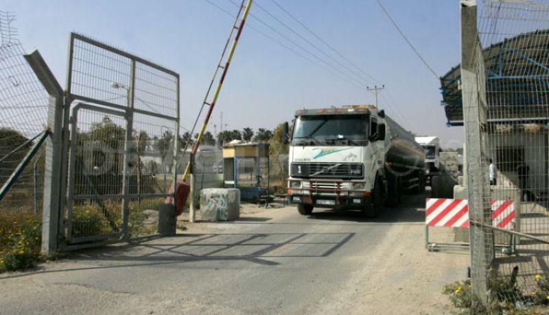 إسرائيل تعيد فتح معبرين مع غزة