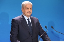 سلال يؤكد بباريس ان الجزائر تراهن على الانتقال الطاقوي