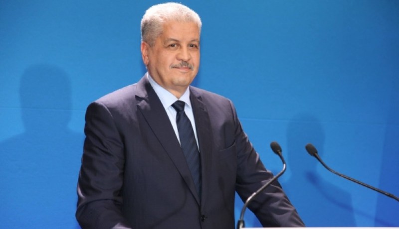 سلال يؤكد بباريس ان الجزائر تراهن على الانتقال الطاقوي