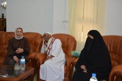 والي عين تموشنت تهدي شخصا من ذوي الاحتياجات الخاصة عمرة