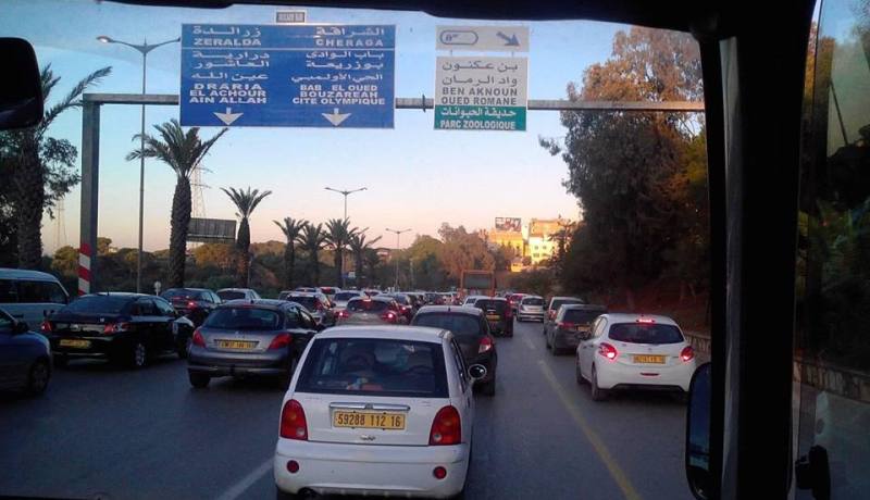 تذبذب حركة سير المركبات في النقاط المحاذية لحادث بن عكنون ووزير النقل يطمئن