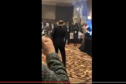 بالفيديو رقص وغناء في المؤتمر الإفريقي للإستثمار والأعمال بالجزائر.. !!!