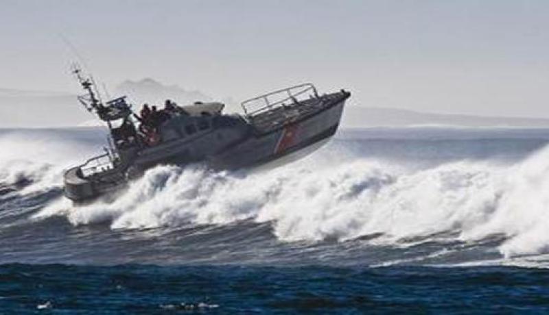 حراس السواحل ينقذون سفينة صيد من الغرق بسبب عاصفة هوجاء بالغزوات في تلمسان