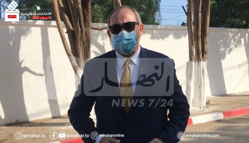 تشريعيات.. بوقدوم يدلي بصوته الانتخابي رفقة حرمه في العاصمة